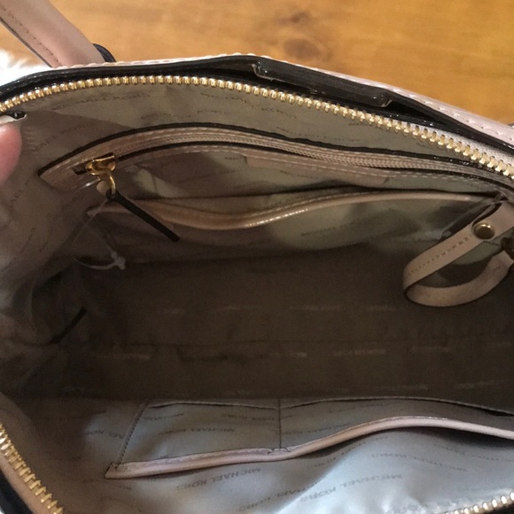 MK Purse - Picture 2 of 6